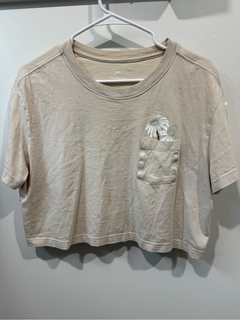Nike Women’s Beige Cropped Tee with Daisy Pocket